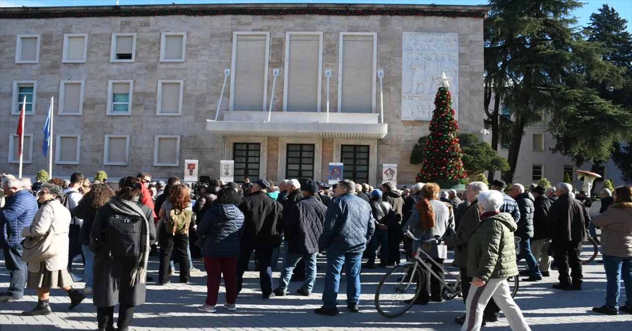 Arnavutluk’ta emekliler, maaşlarının artırılması için yeniden protesto düzenledi