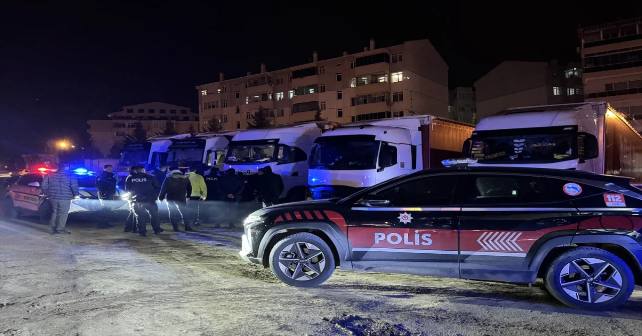 Edirne’de polise mukavemet eden 2 tır sürücüsü gözaltına alındı