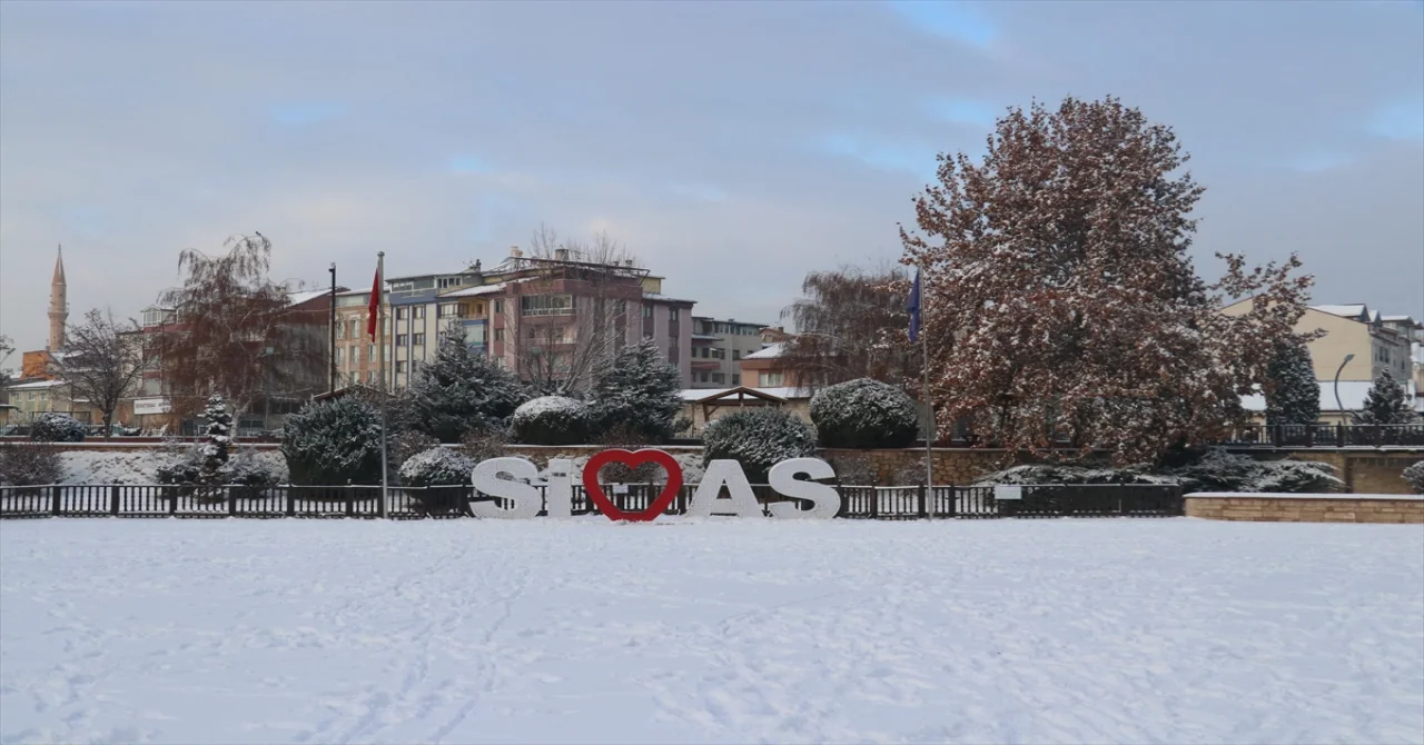 Sivas’taki ”Hobbit Evleri” kar yağışının ardından güzel görüntü oluşturdu