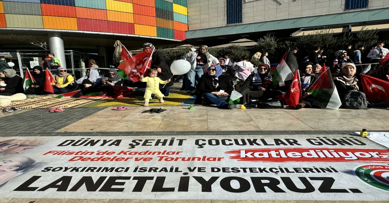 Antalya’da İsrail’in Filistin’e yönelik saldırıları protesto edildi