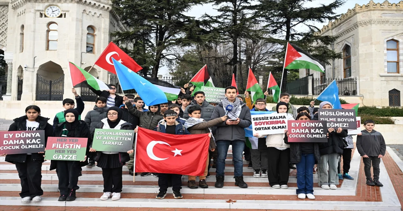 İstanbul’da STK’lerde eğitim gören çocuklar, İsrail’in Filistinlileri öldürmesini kınadı