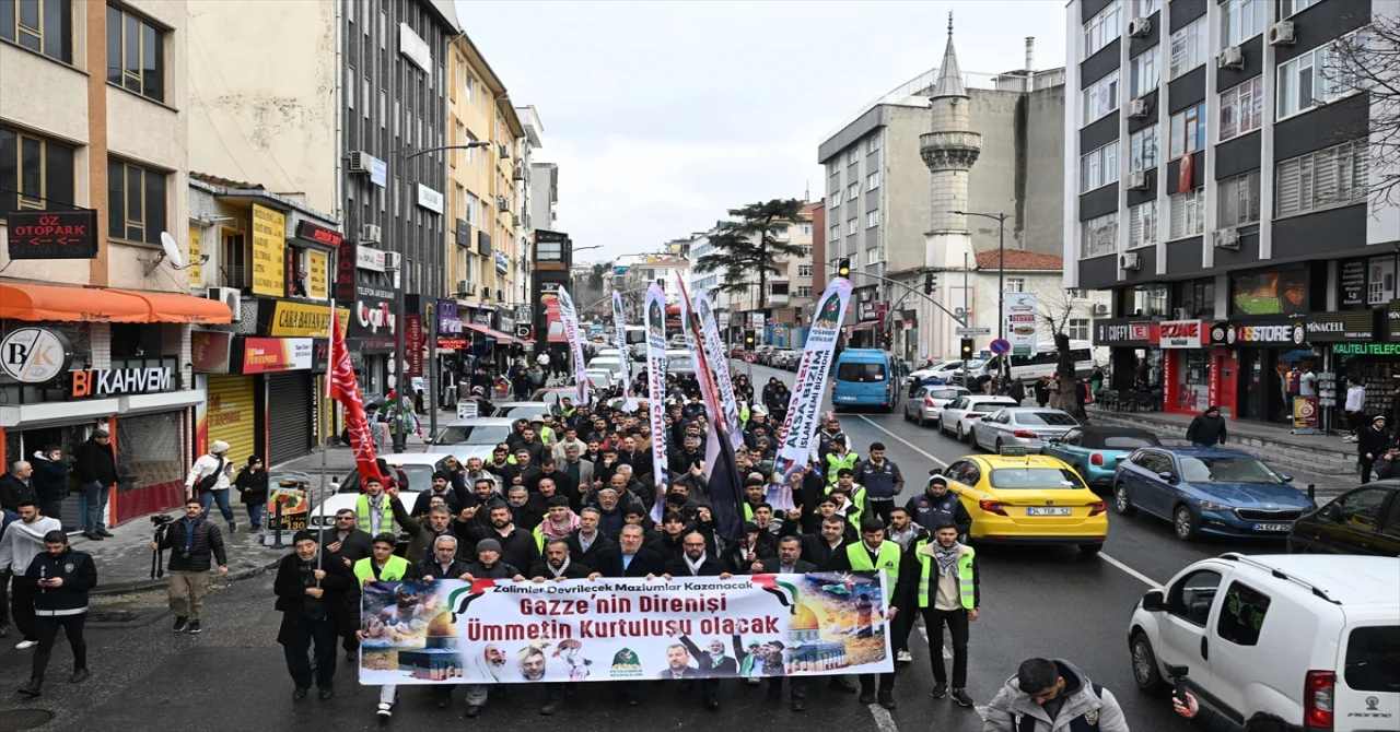 İsrail’in Gazze’ye yönelik saldırıları İstanbul’da protesto edildi