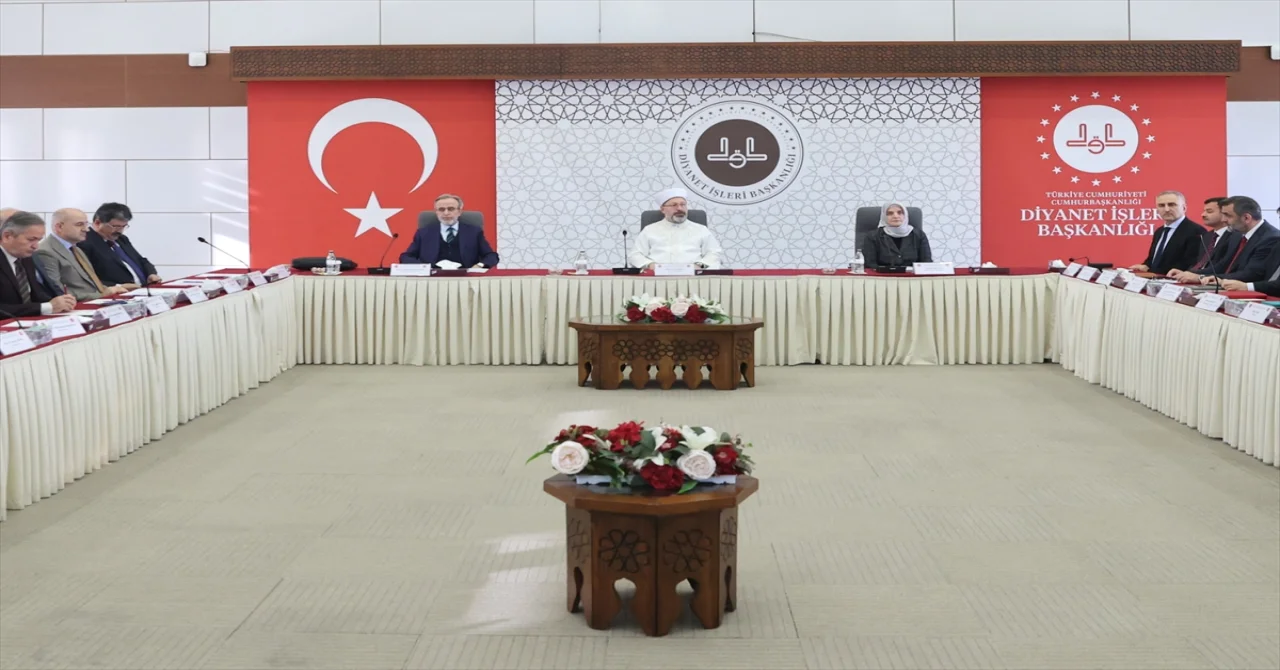 Diyanet İşleri Başkanı Erbaş, din eğitimi çalıştayında konuştu: