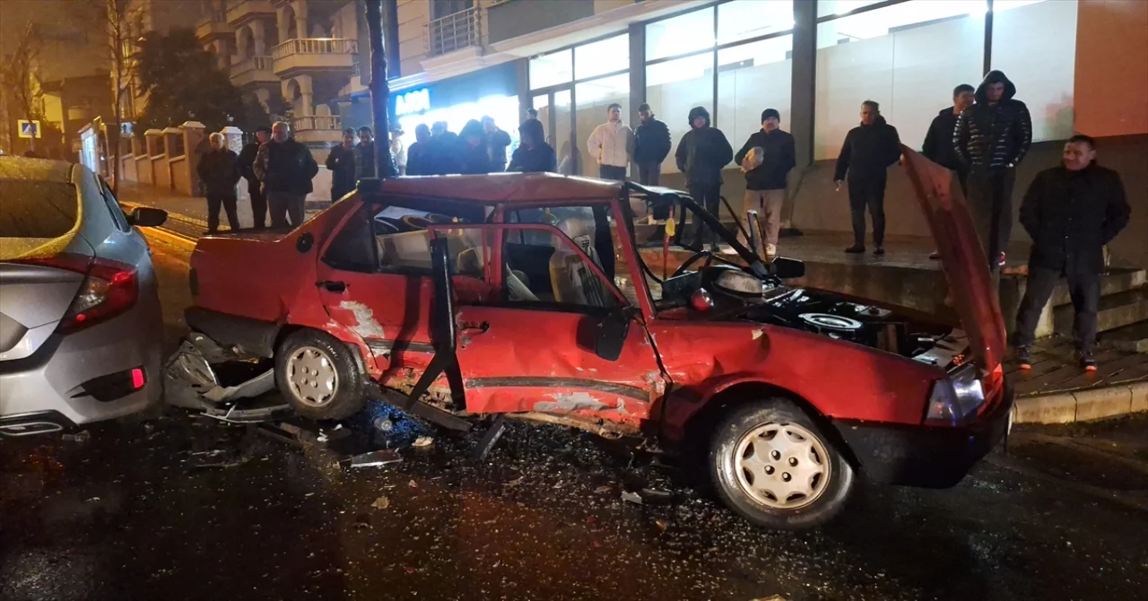 Samsun’da iki otomobilin çarpıştığı kazada 3 kişi yaralandı