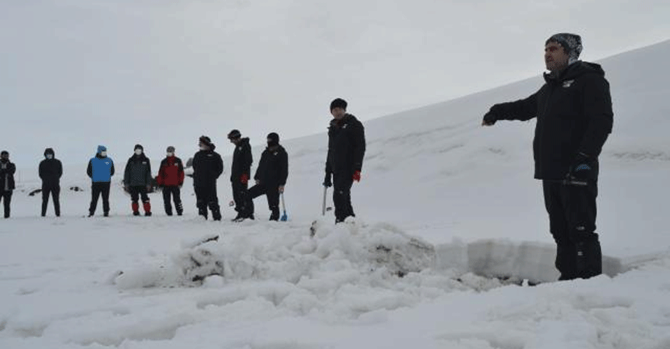 Ağrı'da yapılan çığ tatbikatı gerçeğini aratmadı