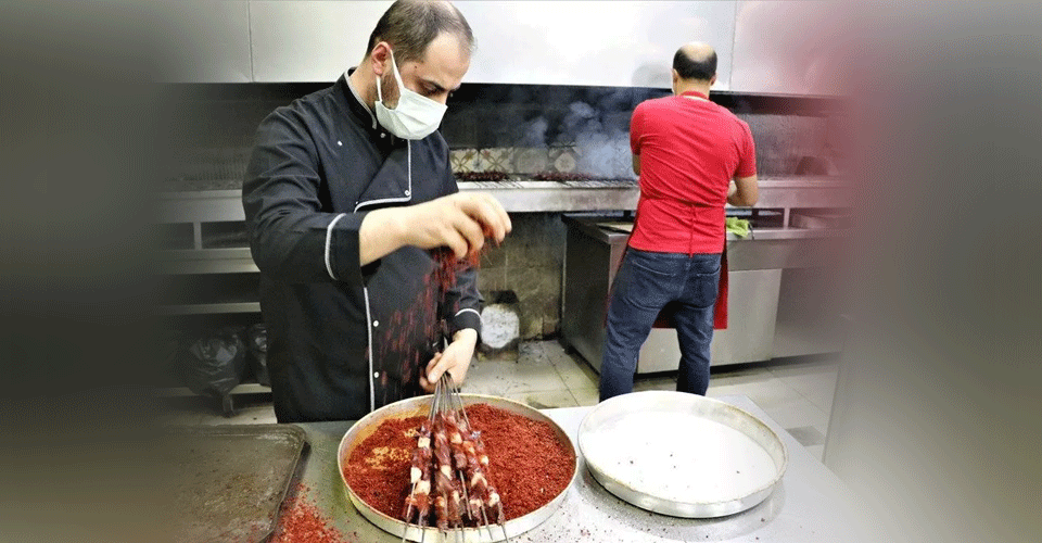 Diyarbakır'da pandemiye rağmen günde 4 ton ciğer tüketiliyor