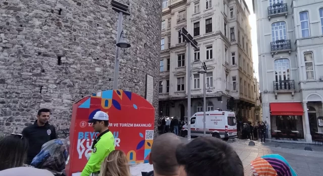 Galata Kulesi'ndeki seyir terasından bir kişi aşağıya düşerek hayatını kaybetti