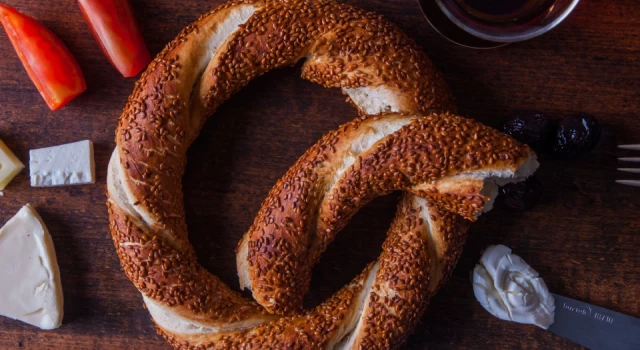 İstanbul'da bazı semtlerde simit 7,5 liradan satılmaya başlandı