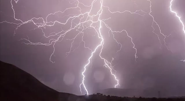 Meteoroloji'den uyarı: Kuvvetli sağanak yağış ve fırtına bekleniyor