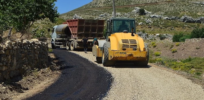 Antalya Büyükşehir Belediyesi Günnercik yayla yolunu asfaltlıyor