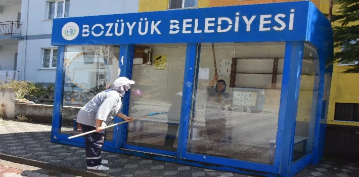 Bilecik Bozüyük’te duraklara kapsamlı temizlik