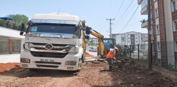 İzmit Belediyesi’nden Tepeköy’de asfalt mesaisi