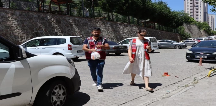 İzmit’in sıcak yemek uygulaması sürüyor