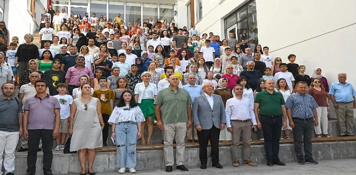 Karabağlar Belediyesi’nden başarılı öğrencilere bisiklet armağanı