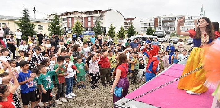 Kartepeli cocuklar gönlüllerince eğlendiler 