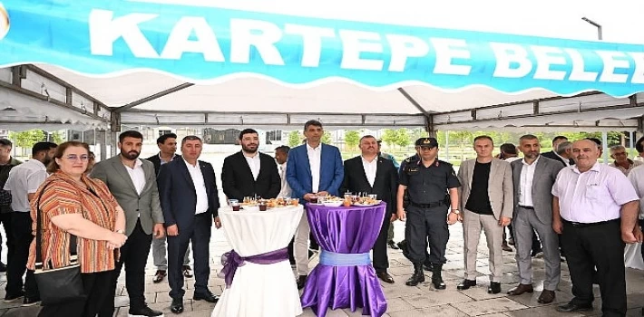 Kartepeliler kent meydanında bayramlaştı