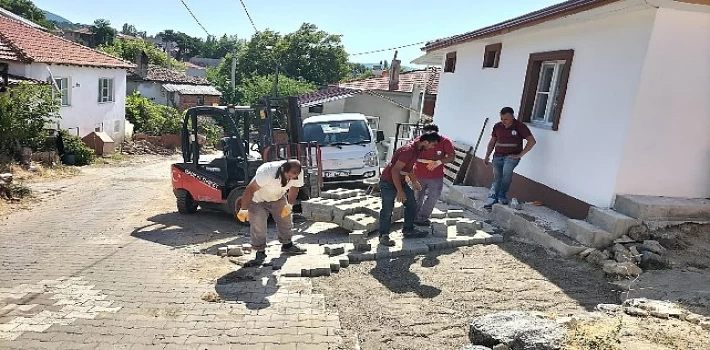 Kırsalda sokaklar parke taş ile örülüyor