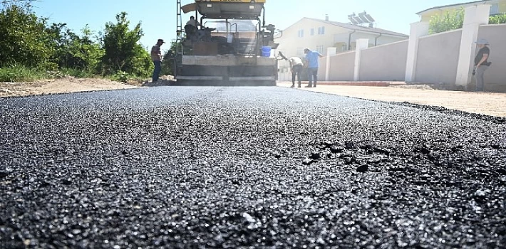 Kuzdere Mahallesi 2’nci Cadde’de asfaltlama çalışmaları başladı