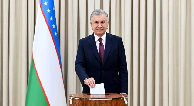 Özbekistan'da Mirziyoyev yeniden cumhurbaşkanı oldu