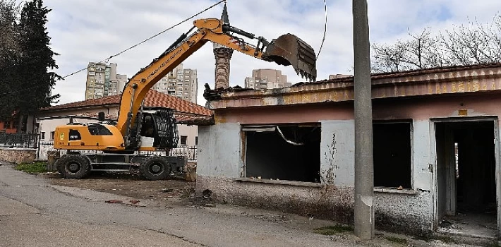 Tarihi bölge metruk binalardan temizlendi