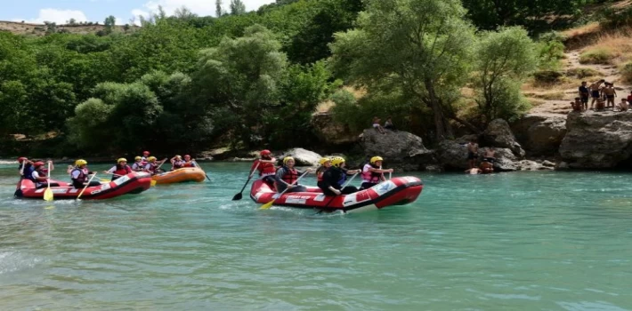 Kadınlar rafting şampiyonasında iddialı