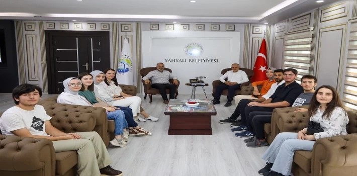 Kayseri Yahyalı’dan yeni üniversitelilere tebrik