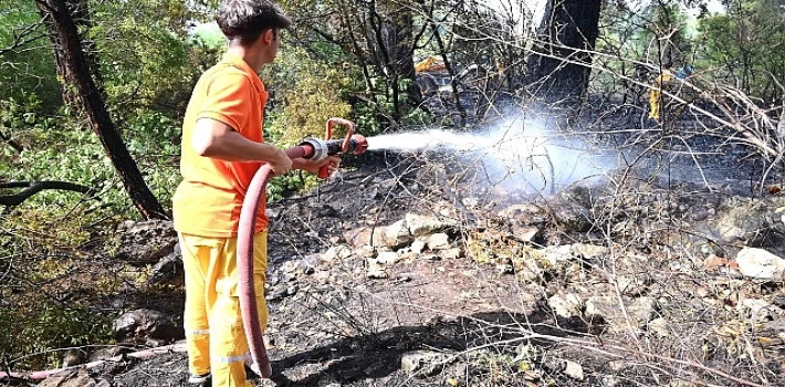 Kemer’de korkutan yangın büyümeden kontrol altına alındı