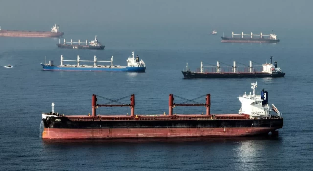 İstanbul Boğazı gemi geçişlerine kapatıldı