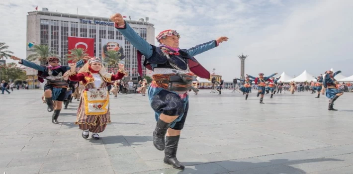 İzmir’de kurtuluş coşkusu