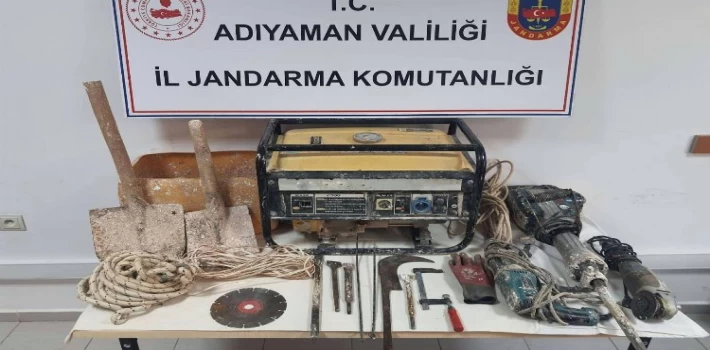 Adıyaman’da kaçak kazıya suçüstü