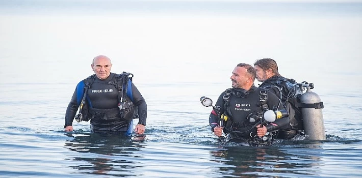 Başkan Soyer İzmir Körfezi’nde tüple dalış yaptı