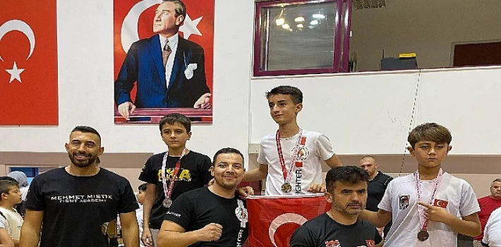 Kemer Belediyesi Kick Boks takımından 6 madalya