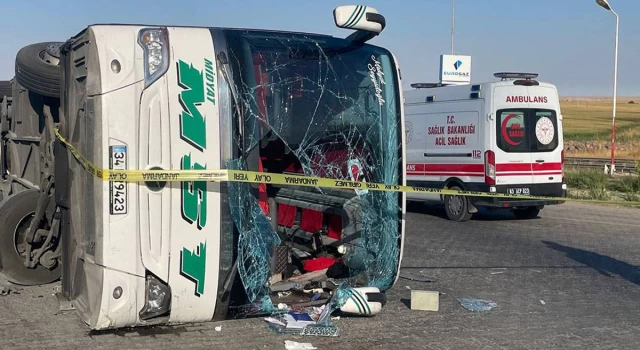 Şanlıurfa'da yolcu otobüsü devrildi: 2 ölü, 25 yaralı