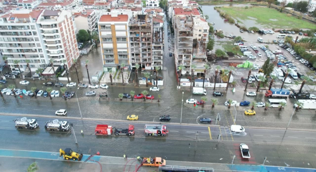 İzmir'de deniz seviyesi 1 metre yükseldi: Tunç Soyer'den açıklama geldi