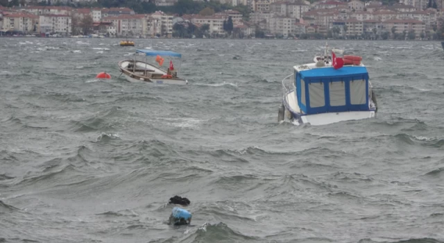 İzmit Körfezi'nde fırtına: 7 tekne battı