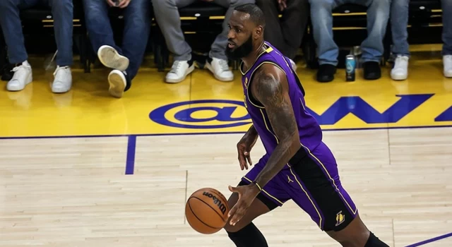 NBA'de LeBron James rekor kırdı, Lakers farklı kazandı