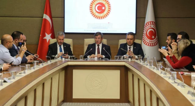 Davutoğlu: İyi adaylar etrafında her partiyle görüşürüz