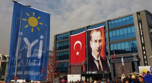 İYİ Parti'de 4 ilçe başkanı görevden alındı