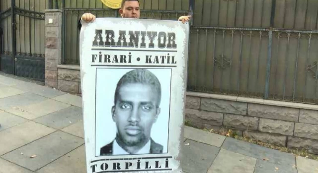 İYİ Partili Çömez'den Somali Büyükelçiliği'ne afiş: Aranıyor, firari katil, torpilli