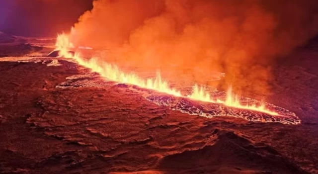 İzlanda'da yine yanardağ patladı