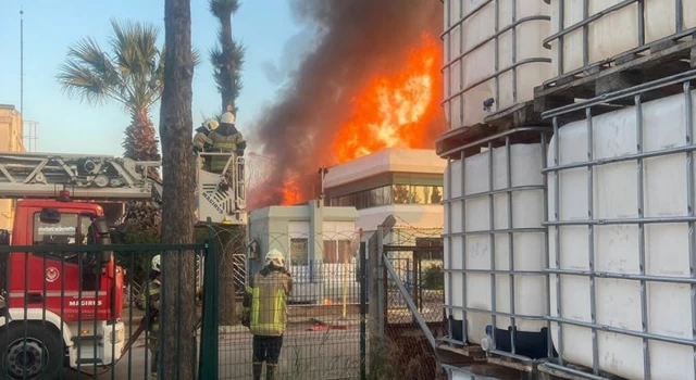 İzmir'de parfüm fabrikasında yangın: 1 ölü, 3 yaralı