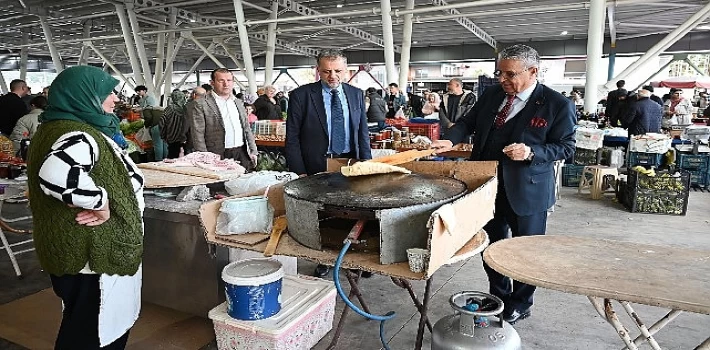 Başkan Topaloğlu’ndan pazar esnafına ziyaret