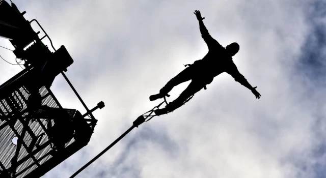 Bungee jumping yaparken kalp krizi geçiren 23 yaşındaki genç hayatını kaybetti