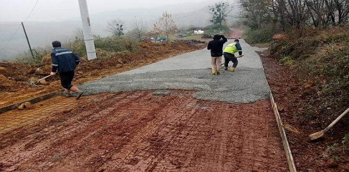 Kartepe Belediyesi Fen İşleri Müdürlüğü’ne bağlı ekipler ilçe genelinde üst yapı çalışmalarına aralıksız devam ediyor