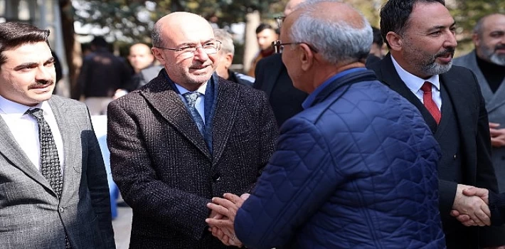 Selçuklu Belediye Başkanı Ahmet Pekyatırmacı, Cuma buluşmaları kapsamında Horozluhan Mahallesi’nde vatandaşlarla bir araya geldi