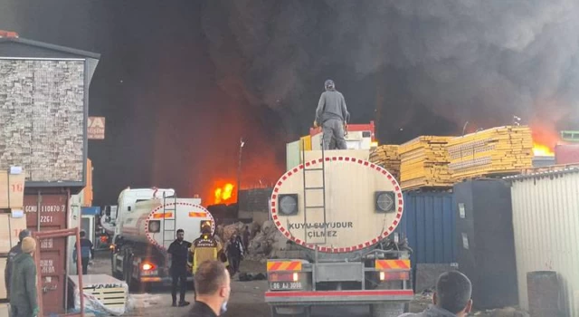 Ankara'da Hurdacılar Sitesi'nde büyük yangın; ABB Başkanı Mansur Yavaş açıklama yaptı