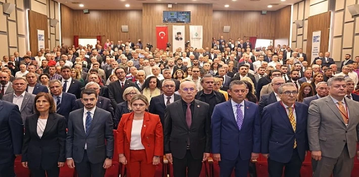 Çankaya Belediye Başkanı Hüseyin Can Güner, Sosyal Demokrasi Derneği’nin düzenlediği ”21’inci Yüzyılda Yeni Sosyal Demokrat Belediyecilik” paneline ev sahipliği yaptı