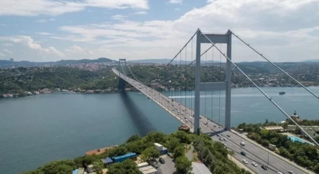 İstanbul Boğazı'nda gemi trafiği askıya alındı