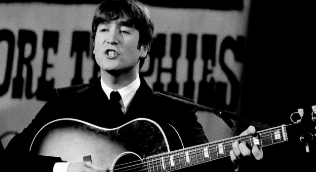 John Lennon'ın kullandığı gitar rekor kırdı; 2.9 milyon dolara satıldı