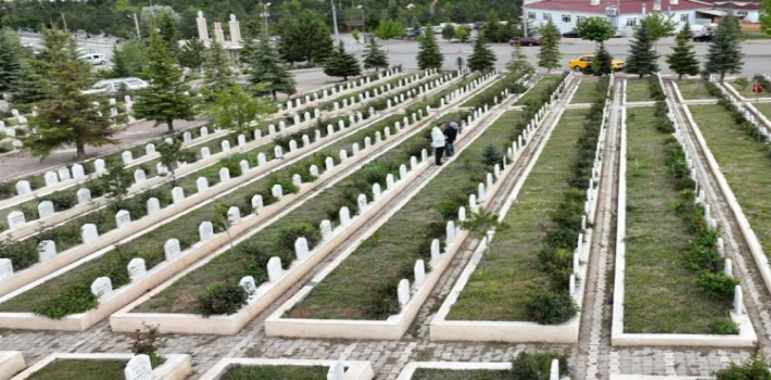 Sivas’ta mezarlıklarda kapsamlı temizlik 
